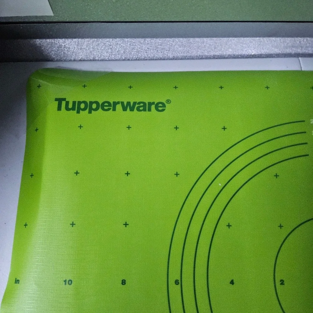 Tupperware Bakers Mat Green Silicone Pastry Made in Germany 2004 Dart Industries